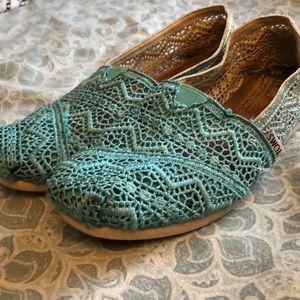 TOMS ombré blue lace slip on